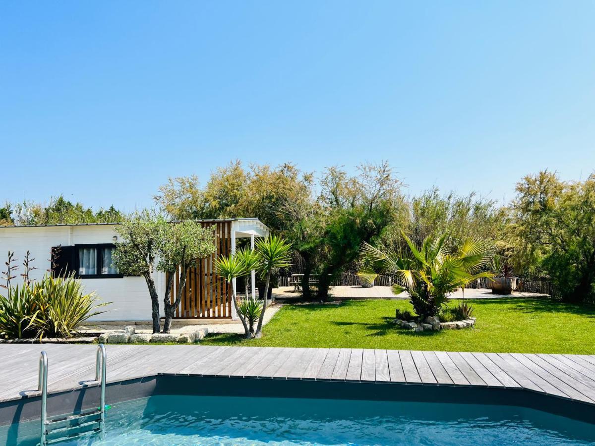 Cabane Le Flamant Avec Jardin, Piscine Et Parking Saintes-Maries-de-la-Mer Exterior foto
