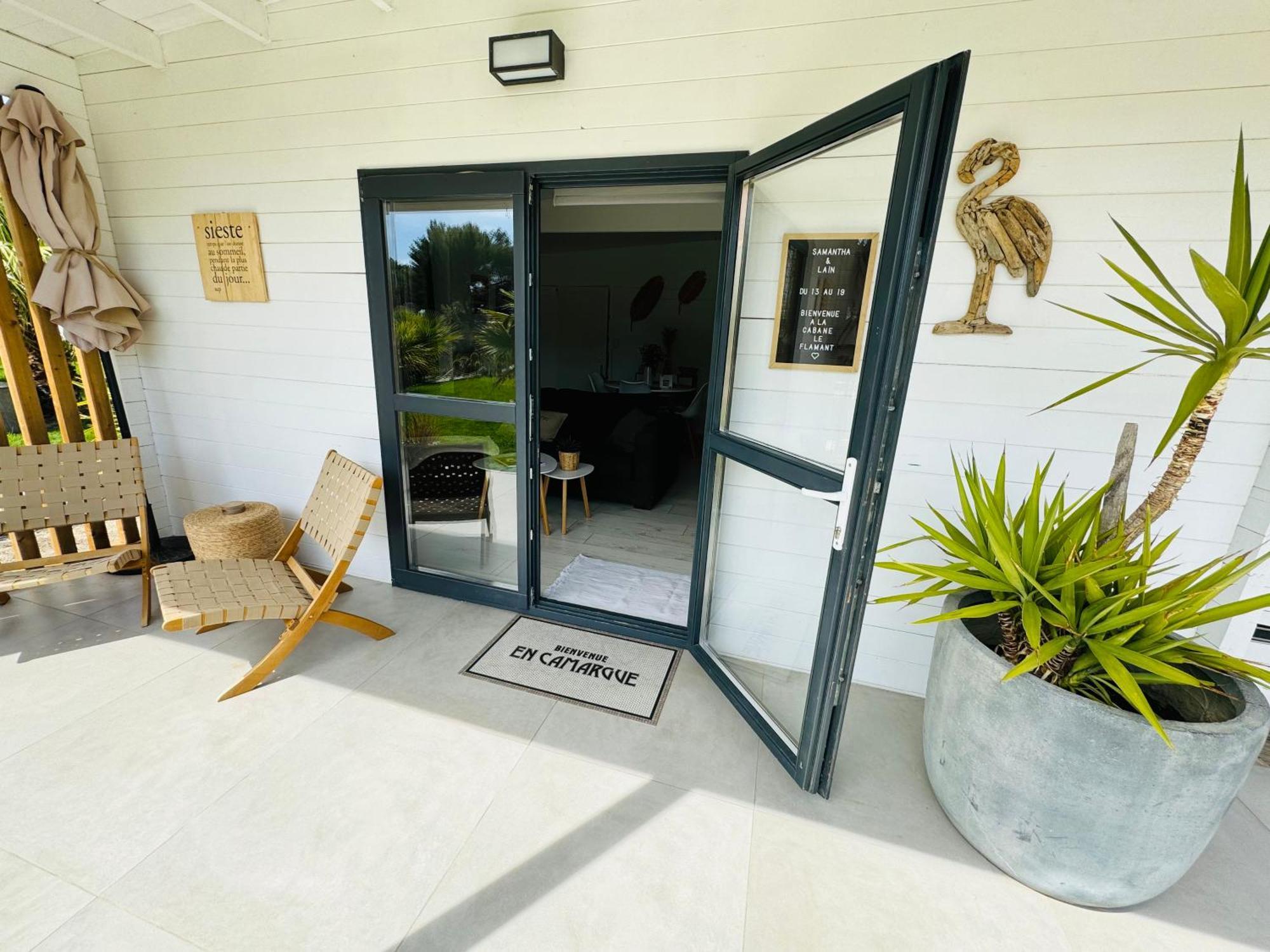 Cabane Le Flamant Avec Jardin, Piscine Et Parking Saintes-Maries-de-la-Mer Exterior foto