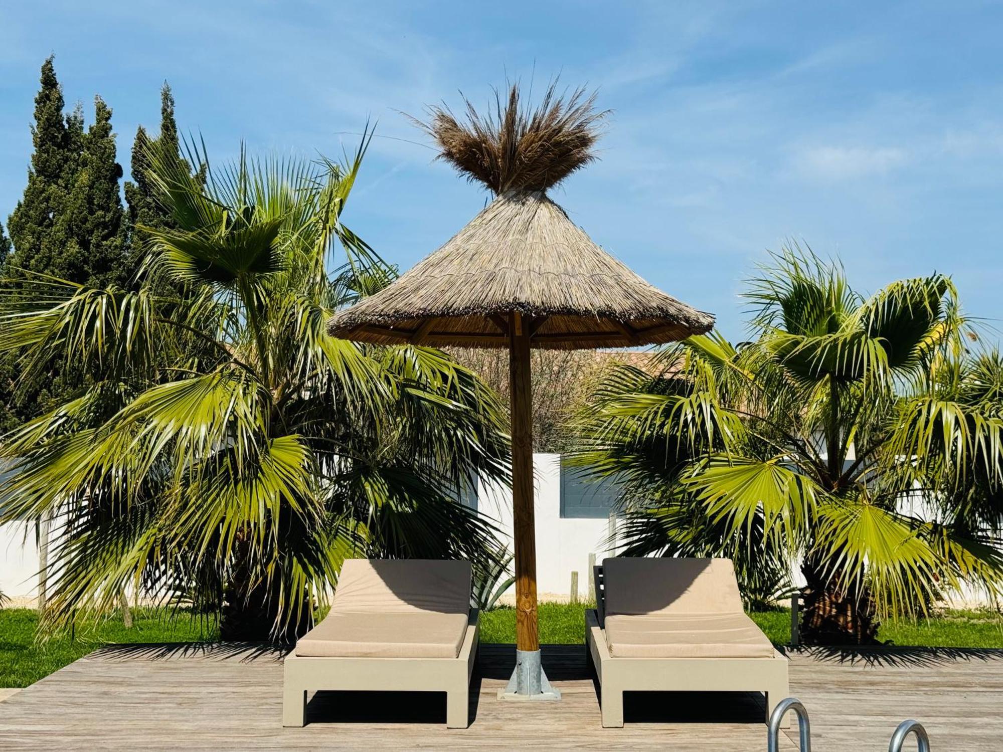 Cabane Le Flamant Avec Jardin, Piscine Et Parking Saintes-Maries-de-la-Mer Exterior foto