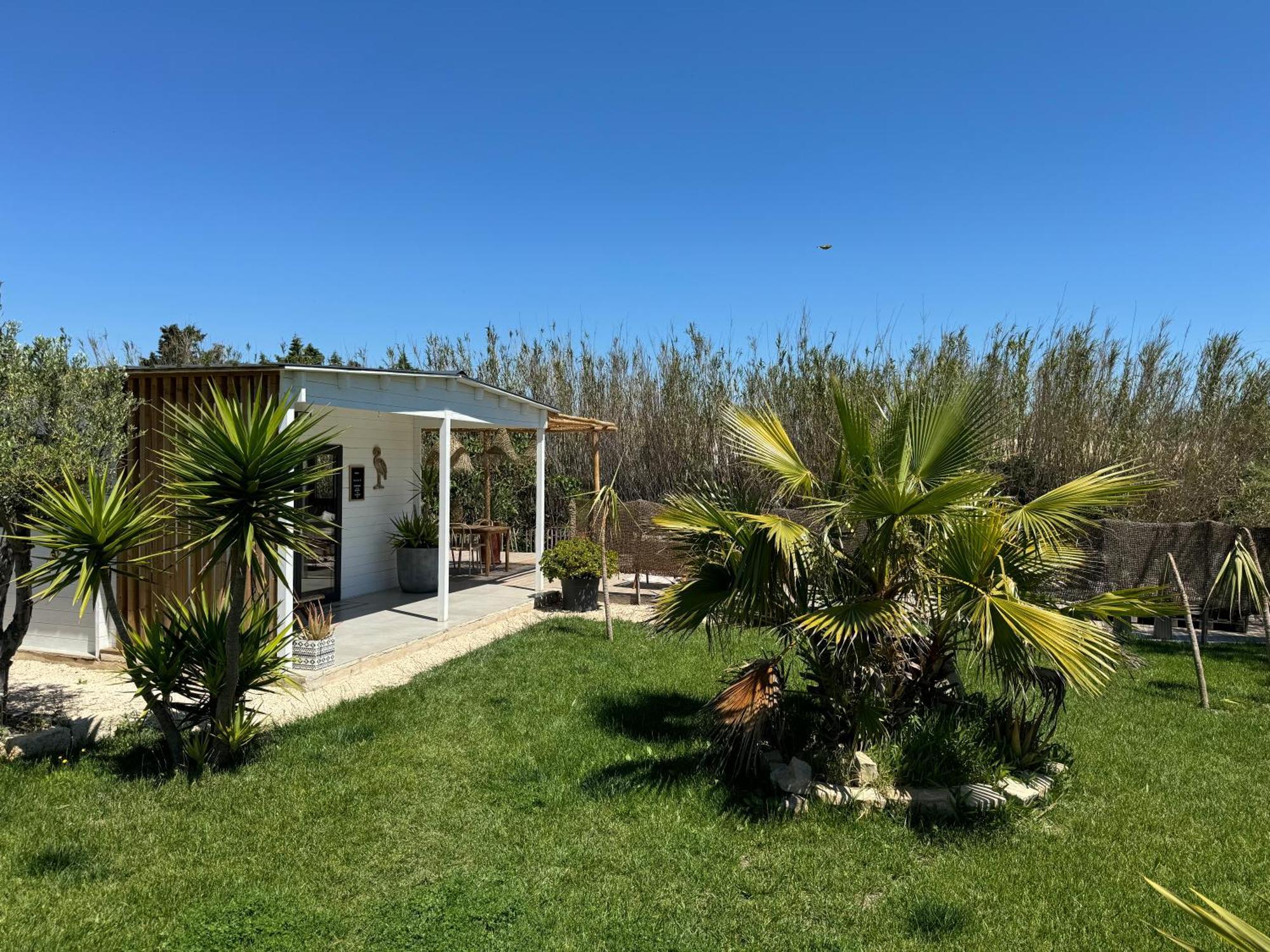 Cabane Le Flamant Avec Jardin, Piscine Et Parking Saintes-Maries-de-la-Mer Exterior foto